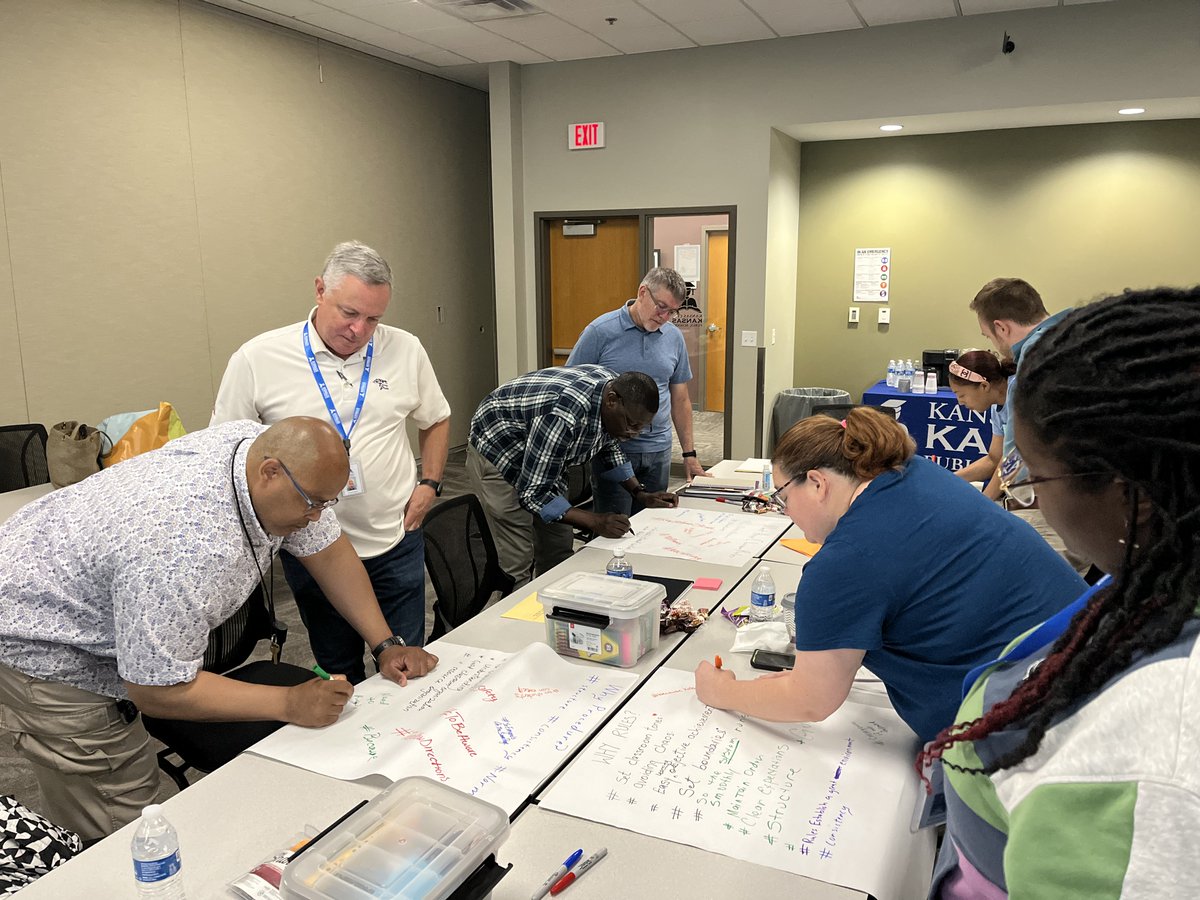 KCKPSHR's tweet photo. Teaching Fellows back at it! #fellowsprogram #iamkckps #futureteachers #kckpshr @KIMSMIT04321626 @kckschools https://t.co/KdzX13lp13