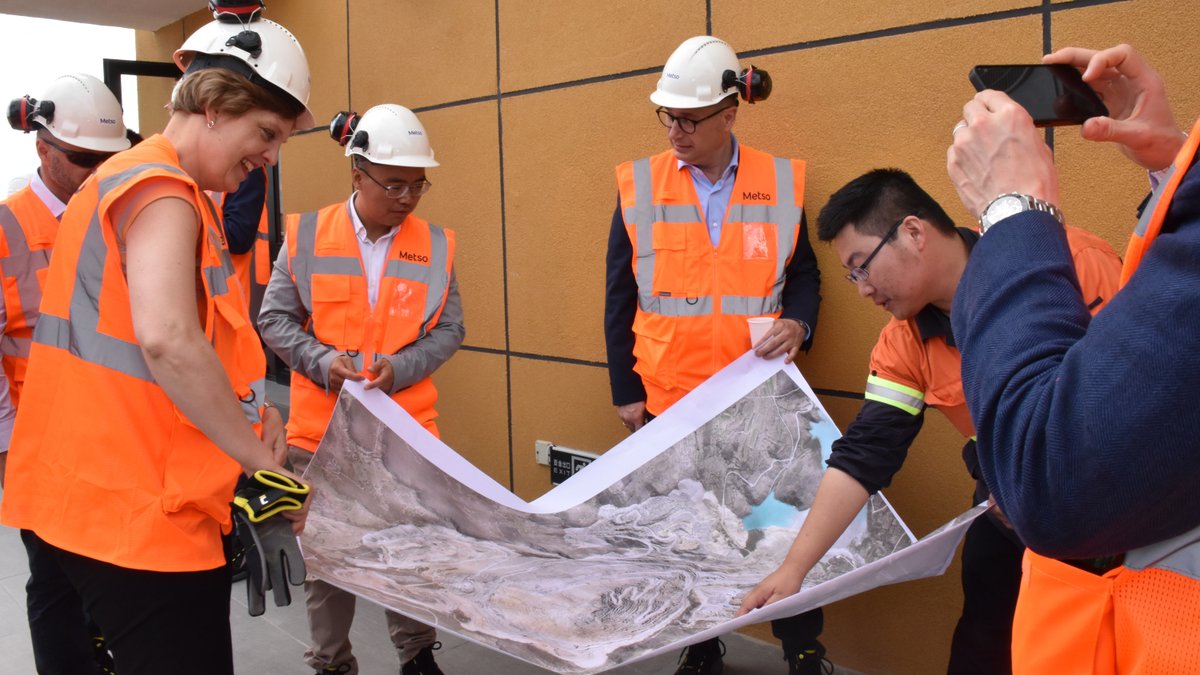 ZijinCopperBor's tweet photo. Generalni direktor Serbia Zijin Copper Ću Guodžu ugostio je danas menadžment vodećeg svetskog proizvođača opreme za obogaćivanje i koncentraciju mineralnih sirovina, lidere poznate finske kompanije Metso. https://t.co/Ps3ob51cqy