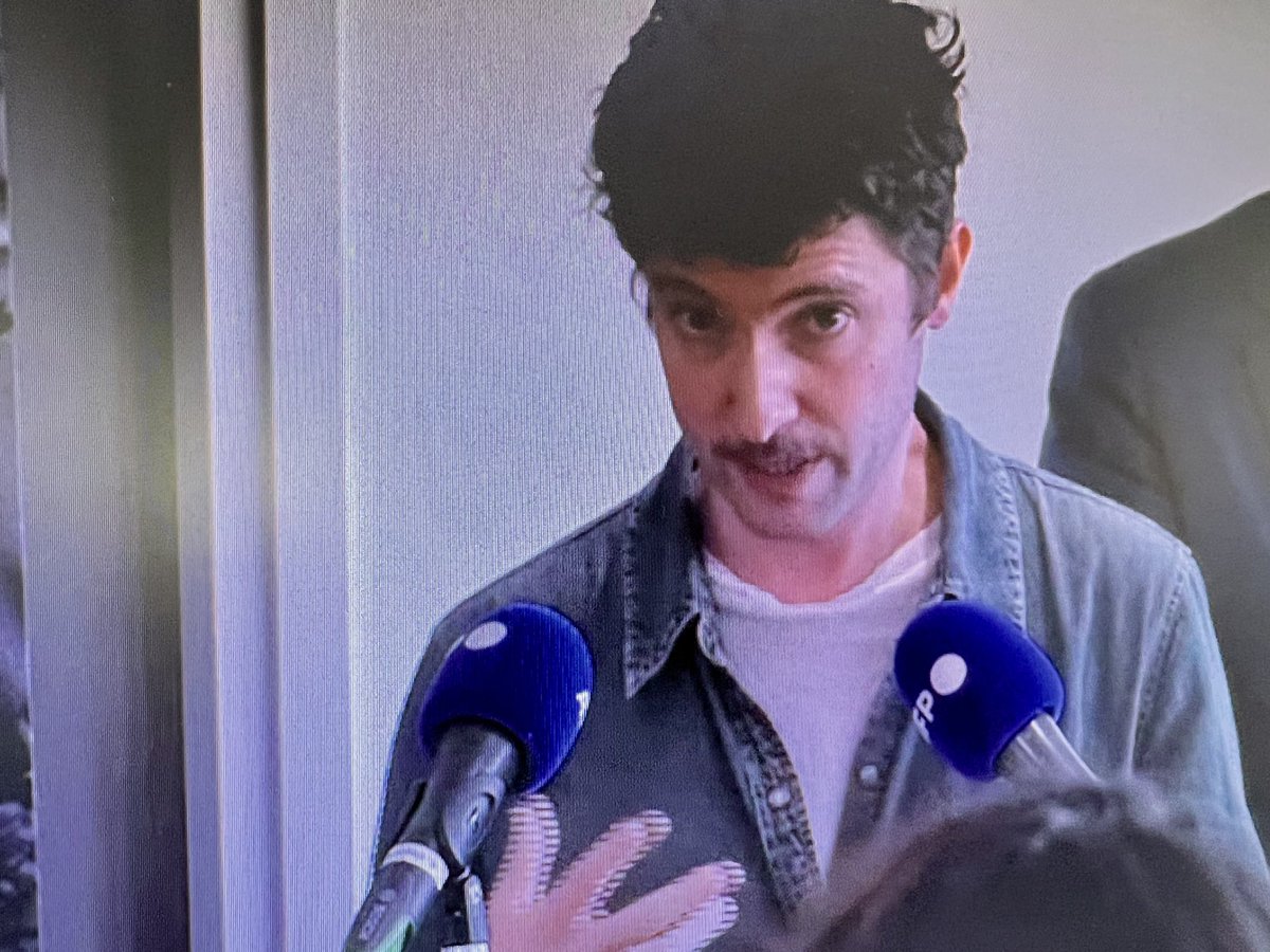dbelaid's tweet photo. Apres son inhumation mardi à Rennes, cérémonie d’hommage au siège de l’ #AFP à Paris à notre ami et collège #Arman #Soldin tué en #Ukraine le 9 mai @snj_afp ⁦@RimaAbdulMalak⁩ https://t.co/v1n4h1Ju4I
