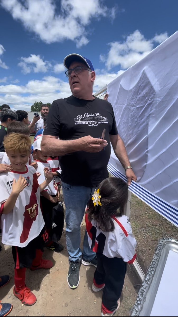 KerstinJourdan's tweet photo. La @AUFOficial integrará en su Comité Ejecutivo al mejor Presidente que @ONFIOficial pudo tener.
Compañero, solidario, incondicional, trabajador y perseverante @EduardoMosegui 
Tus logros serán los nuestros 💪🏼 
Éxitos mi gran amigo! https://t.co/aBZffCU3NN