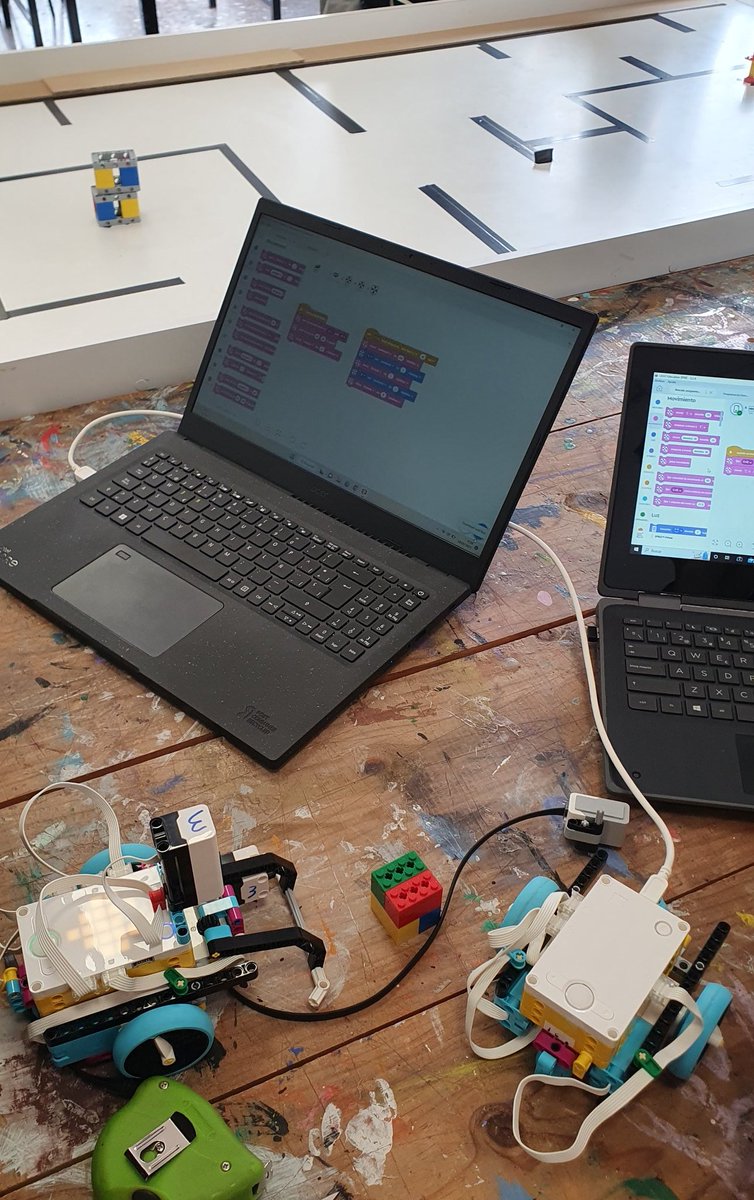 onzedisseny's tweet photo. ¡¡¡Pero antes del rescate 🦆 hay que escapar del laberinto!!! 🤖🧱 #ProgrammingAndRobotics #TechnoChallenges #SpikePrime @OneNoteEDU https://t.co/nzFcxMOHJi