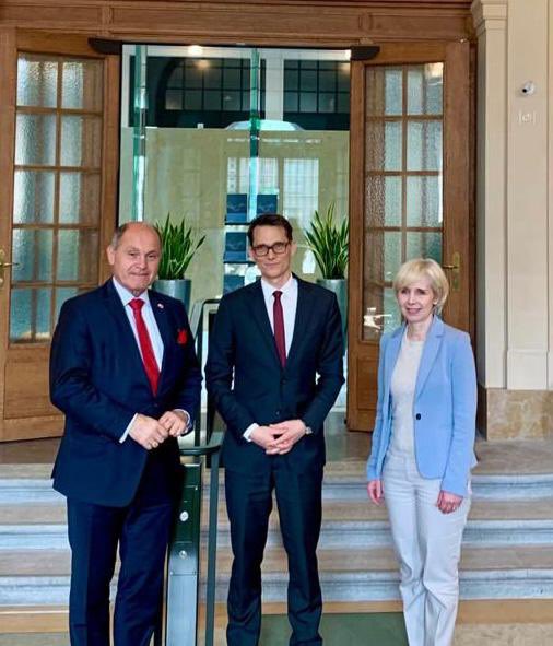 Besuch des 🇦🇹 Nationalratspräsidenten Wolfgang Sobotka - Zusammentreffen u.a. mit 🇨🇭Nationalratspräsidenten <a href="/martin_candinas/">Martin Candinas</a>, Ständeratspräsidentin <a href="/B_Haeberli/">Brigitte Häberli</a> Koller, Bundesrat <a href="/ignaziocassis/">Ignazio Cassis</a>  und Vizepräsidenten des <a href="/SNB_BNS/">Swiss National Bank</a> Direktoriums Martin Schlegel <a href="/MFA_Austria/">MFA Austria</a>