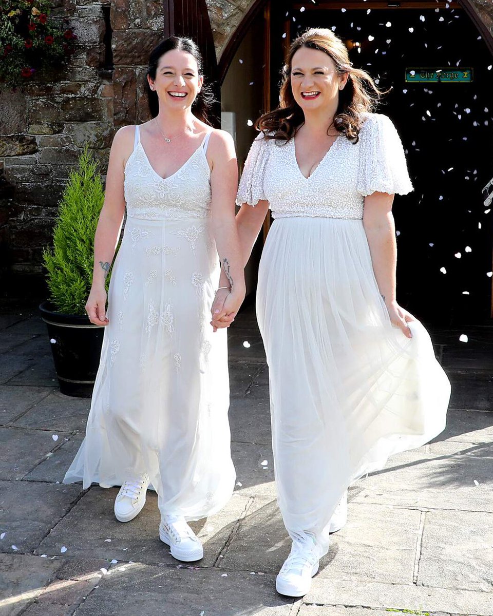 Nicola (right) tied the knot in her dream dress after losing a sensational 3st 1lb 🌟, and is now looking forward to a healthy and happy life with her wife Emma 👰👰. Read her story, then follow in her footsteps and join a welcoming group today 🌈: ow.ly/l29u50OAOse