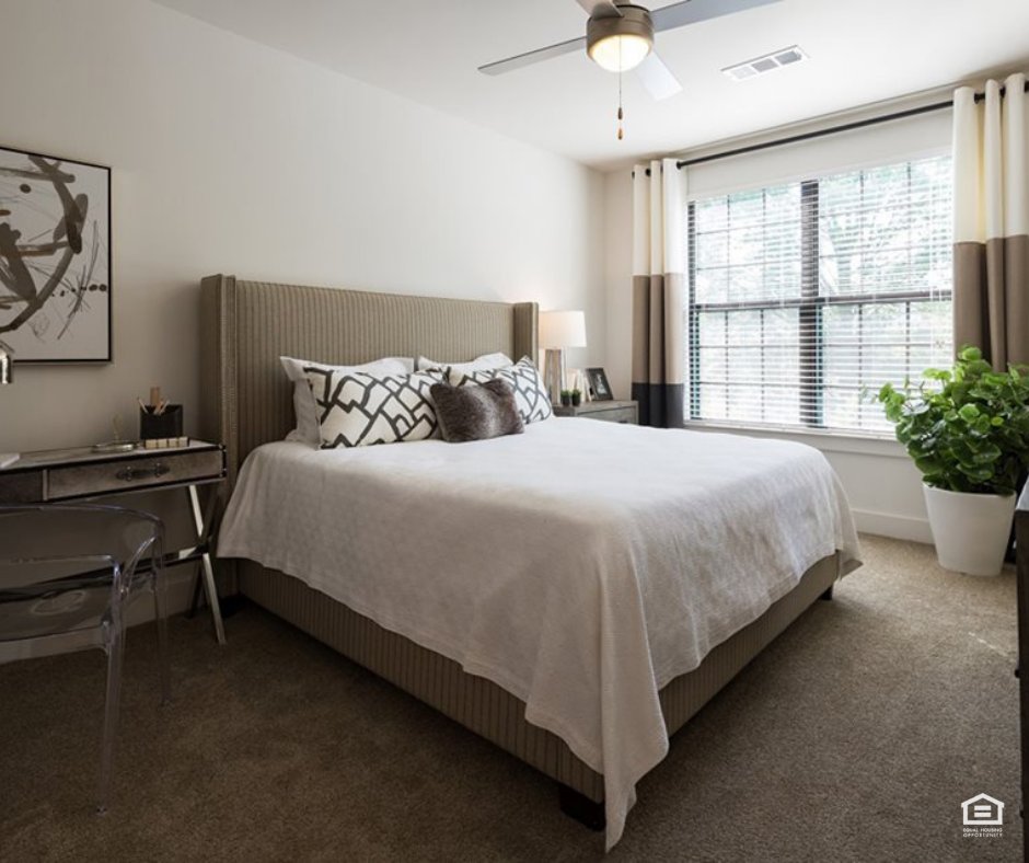 Style meets comfort at Echo at North Point Center. Schedule a tour today and see for yourself!
#EchoatNorthPointCenter #FogelmanProperties #AlpharettaApartments #LuxuryApartments #InteriorDesign