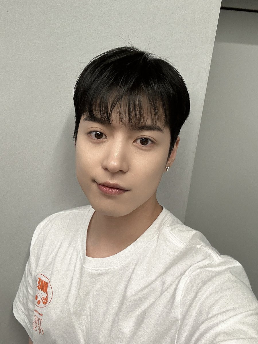 OmegaX_members's tweet photo. [#OX]

스페셜한 하루 역시 포애기들과 함께라면 진짜 그냥 재밌다❤️

#OMEGA_X #오메가엑스
#휘찬 #HWICHAN https://t.co/mOSe3l27Ux