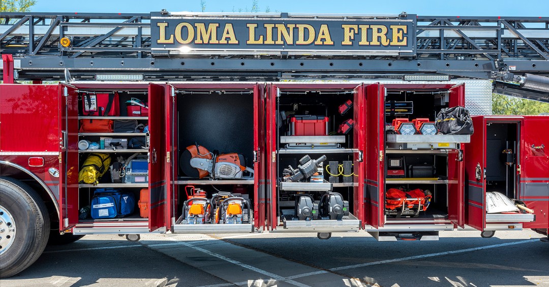 Spartan_ER's tweet photo. It's #TillerTime! Our June #TruckoftheMonth is Loma Linda Fire Department's 100' Tractor Drawn Aerial. This TDA's compact design offers ground ladder storage,  500 lb. tip load, and great compartment space. #SpartanER #Smeal #LadderTower #PuttingFirstRespondersFirst #firetruck https://t.co/tP7kgf6x1P
