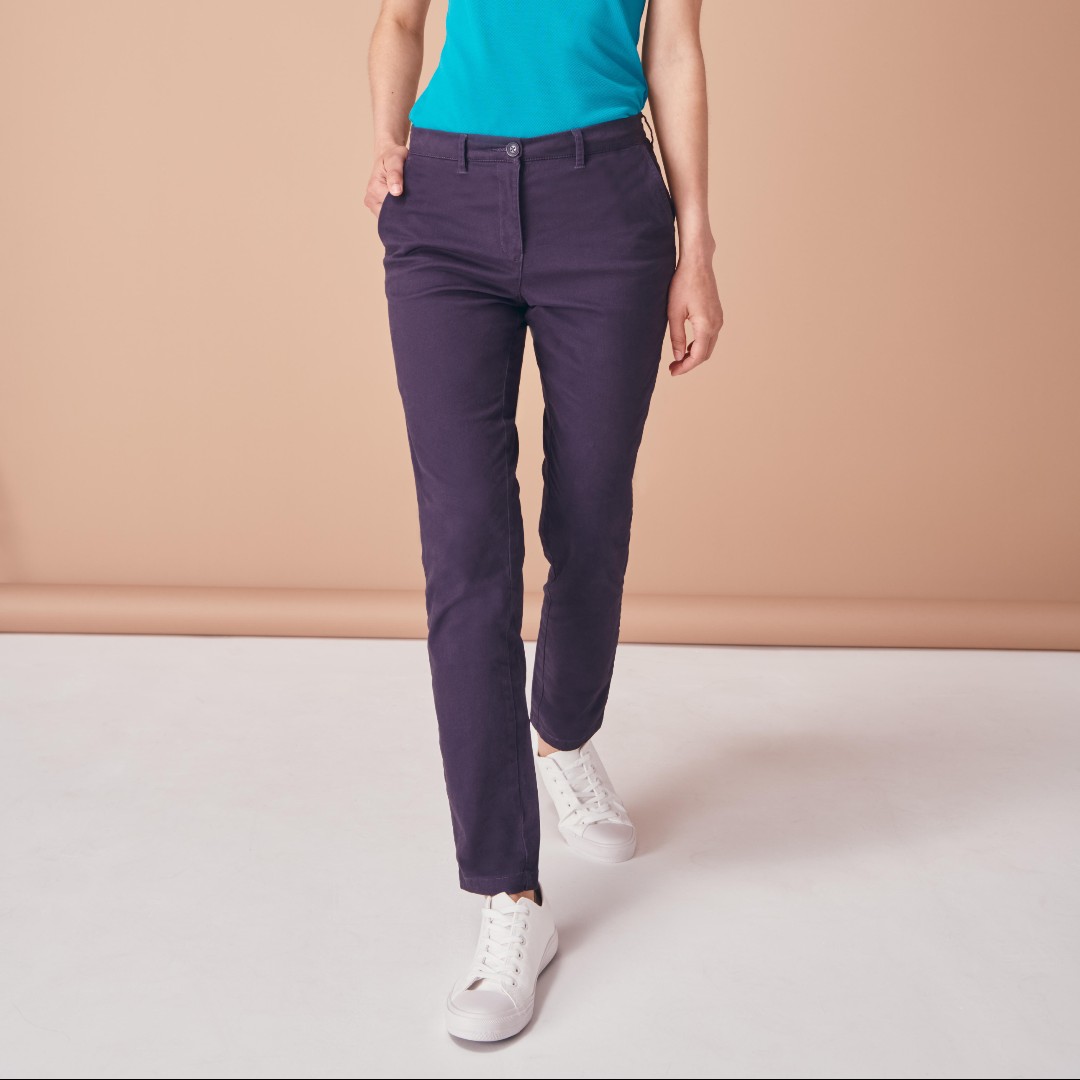 The perfect blend of comfort and sophistication. 

The H651 Ladies Stretch Chinos provide a timeless and versatile style that effortlessly transitions from casual to semi-formal occasions. 

#chinos #wholesaleclothing #workwear #corporatewear #henburybrands