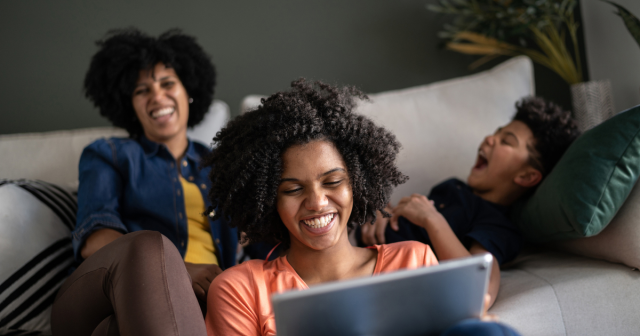 In this article, <a href="/ComcastAd/">Comcast Advertising</a>'s James Rooke and Pooja Midha dive into the benefits of multiscreen campaigns, the reach of linear TV, and the opportunities of addressable #advertising. via <a href="/AdAge/">Ad Age</a> #EffectvEmp bit.ly/43iMlZe