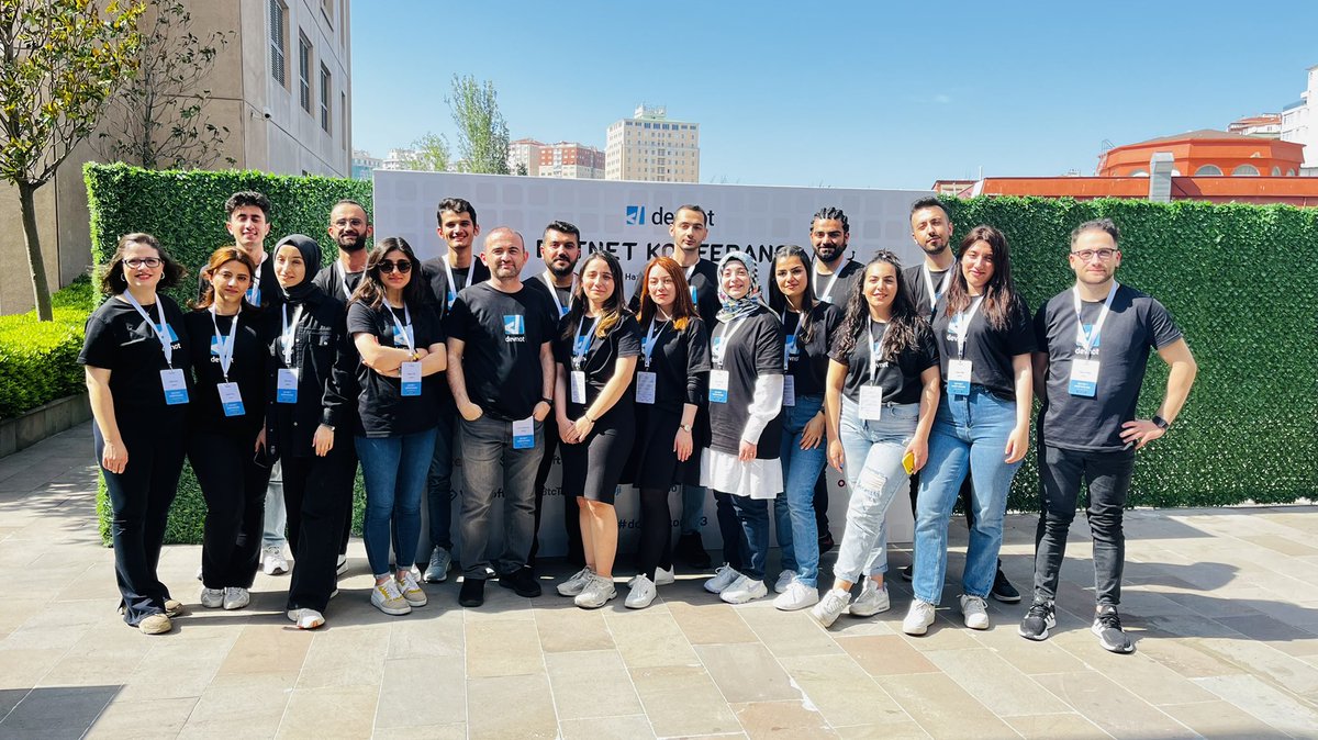 devnot_'s tweet photo. Orgaziasyon ekibimizle Dotnet Konferansı hatırası #dotnetkonf23 https://t.co/msdrAcUrFW