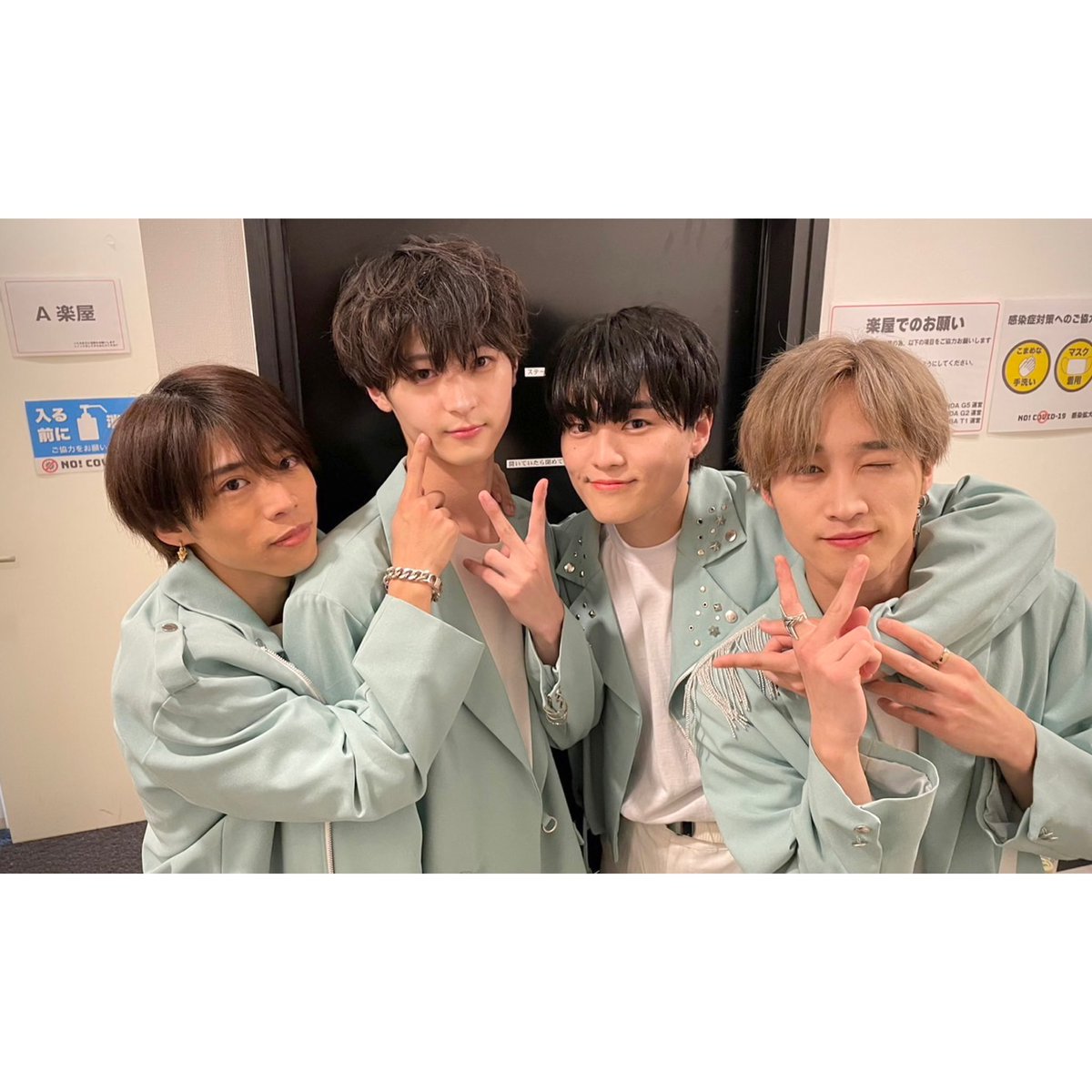 leomyk_official's tweet photo. Alo flora LAST LIVE https://t.co/wSQo1MHepe