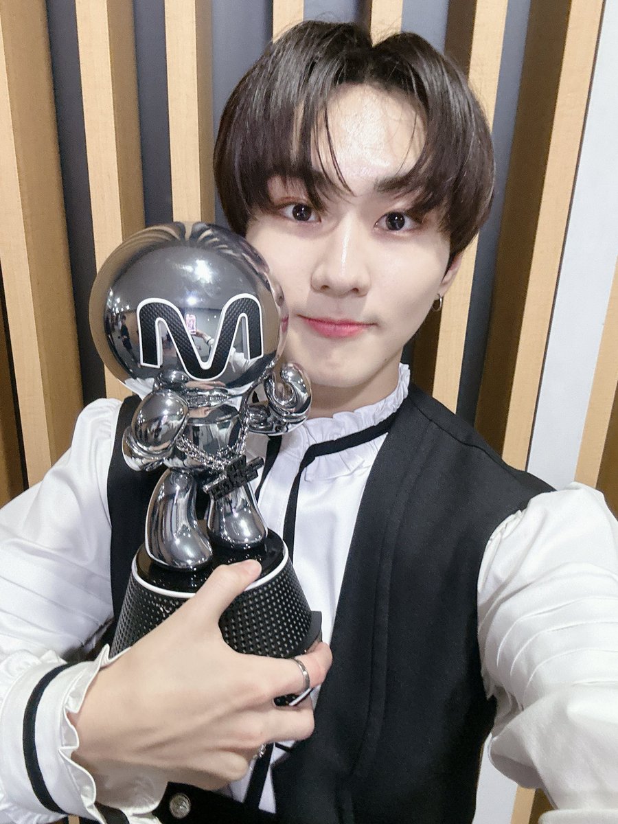 𝐑𝐨𝐦𝐢 tweet media