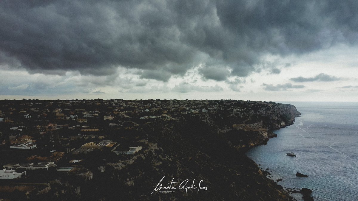 martaas1991's tweet image. ☁️ storm in the paradise

#Tormenta #tempesta #storm #dronephotography #reventon #mallorca #IllesBalears @MeteoIB3 @TempsIB3 @IBCarlosDuran @IB3noticies @AlexMeteoM @Palmameteo @MiquelSalamanca @mdmallorca