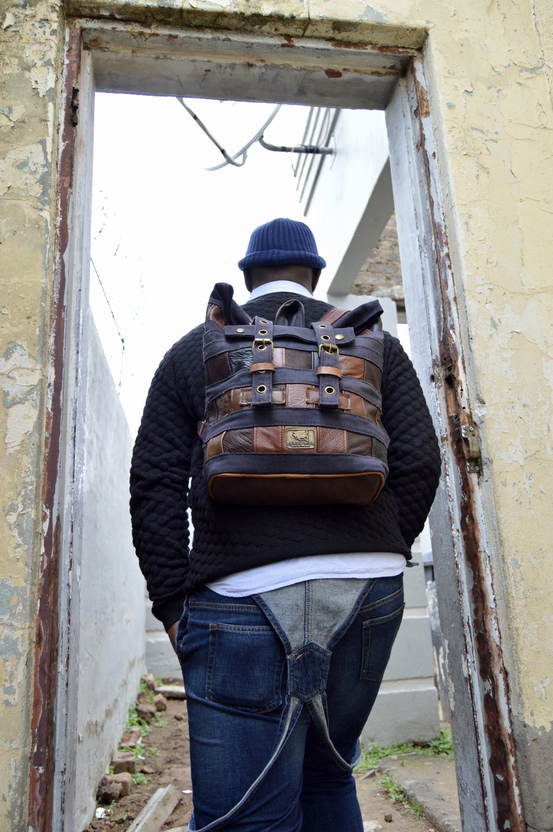 bunduhide's tweet image. Bundu Hide - Genuine Skhumba

🎒 Renegade

14"inch Laptop Roll Top Back Pack / Canvas / Genuine Leather

🪡 Simphiwe Donald Mbangi 

📸 Simphiwe Donald Mbangi

😎 Khaya 

#moderndayguluva 

#leathercraft #RolltopBackpack #Mzansifashion #leather #canvas #backpack #menswear