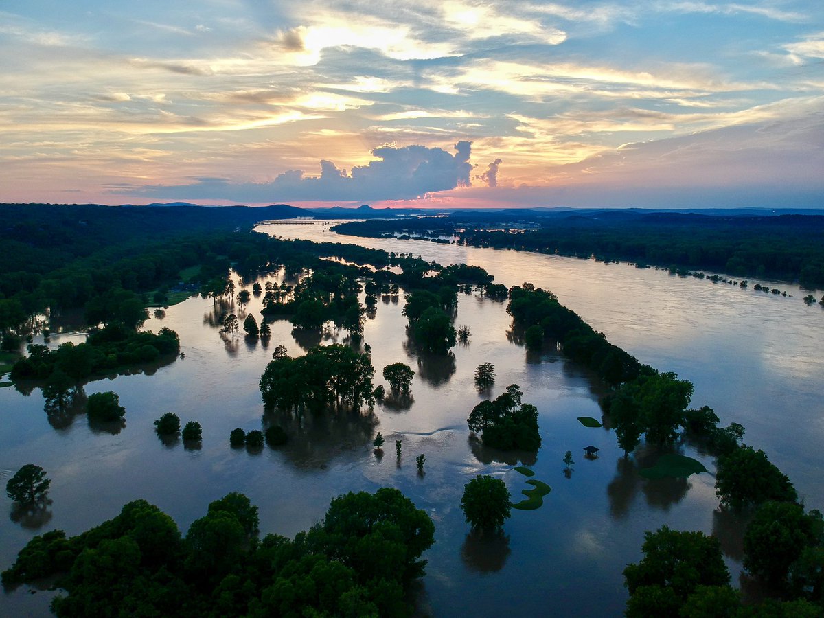 4yrs ago today when the Arkansas River flooded onto Riverfront Dr &amp; Rebsamen golf course #arwx <a href="/KATVJames/">James Bryant</a> @KATVToddYak <a href="/KATVBarry/">Barry Brandt</a>