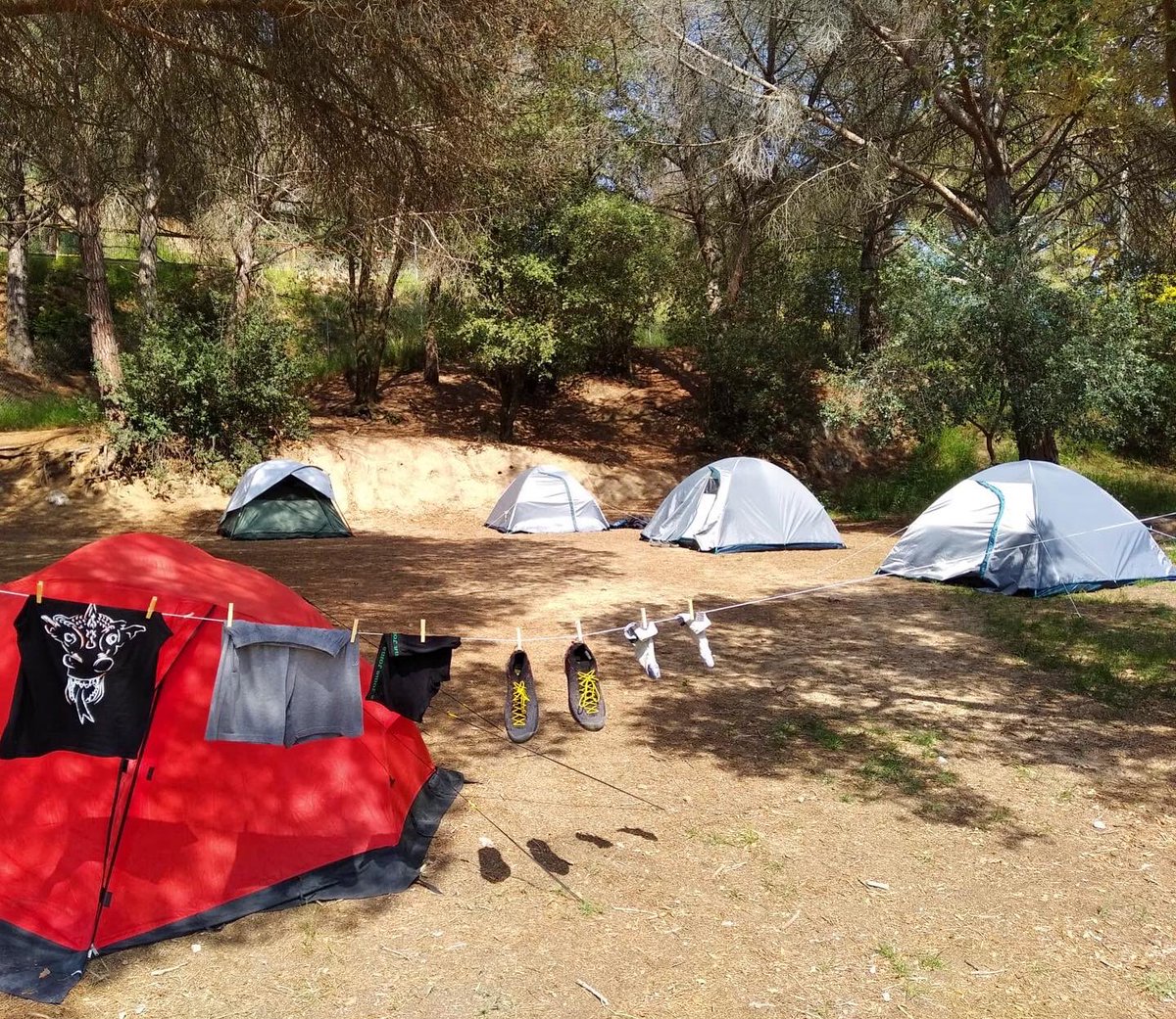 Sortida de l'alumnat de Guia de muntanya i temps de lleure per practicar com organitzar i gestionar un campament.
Ens hem encarregat de muntar una zona d'acampada, hem cuinat per a un col·lectiu gran, hem dirigit activitats de lleure educatiu, i molt més!🏕

 #somcami  #guies