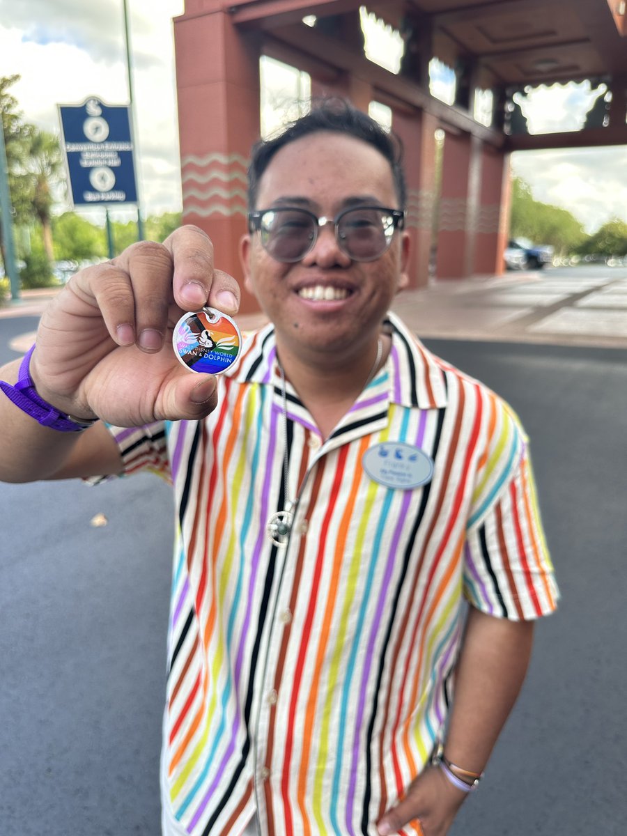 Frankytheshorty's tweet photo. Daily post that gives me #transjoy #gendereuphoria #LGBTQjoy

Today the Swan and Dolphin triplex raised up the progressive pride flag and donated to the @ZebraCoalition located in downtown Orlando that helps LGBTQ youth between the ages of 13-24 https://t.co/LiMhDUpmzZ