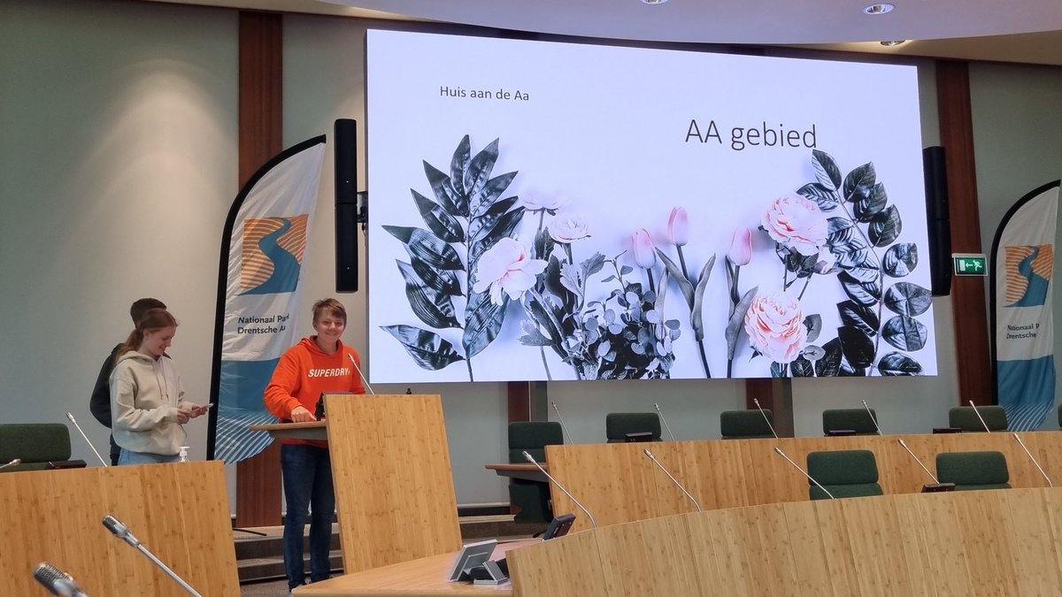 leerlingen CS van Gogh uit Assen presenteerden hun ideeën over de inrichting van het nieuwe NP Drentsche Aa infocentrum in kader IVN onderwijsproject Jongeren Advies Bureau. Prachtige presentaties met goede ideeën.