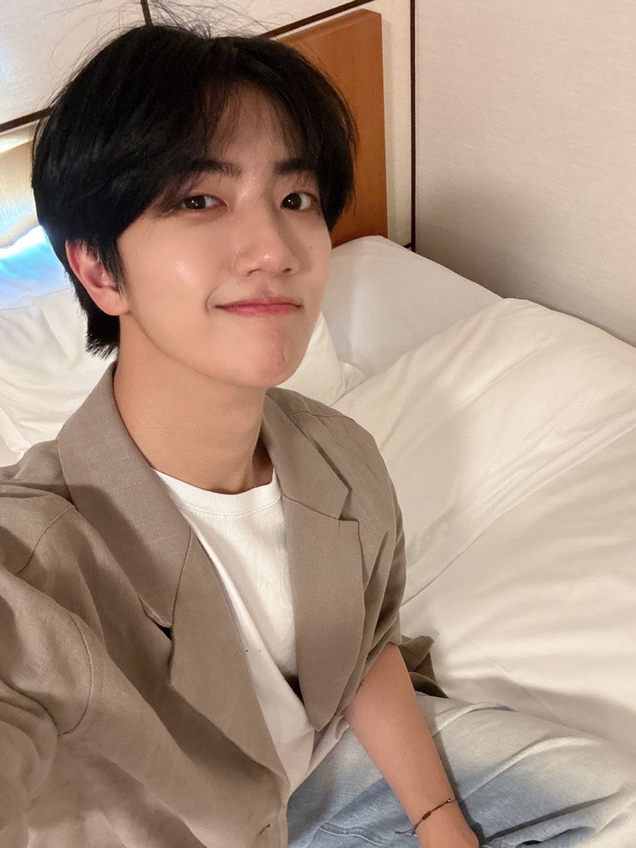 hamch3rry_'s tweet photo. 어쩐지 오늘따라 잘생겼다 싶더니만 머리 자르고 염색했대 
원진아 꼬질강쥐 mode인데도 미남이셔요 ㅋ #원진버블 https://t.co/GdS1mstcOC