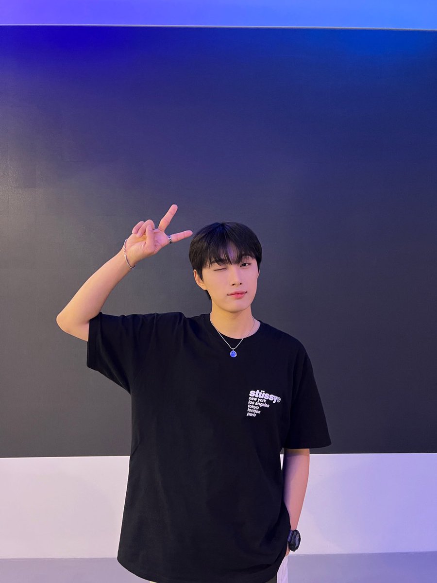 OmegaX_members's tweet photo. [#OX]

오늘의 파티룸도 아름다웠다💚

#OMEGA_X #오메가엑스
#재한 #JAEHAN https://t.co/rQaXl0wEGv