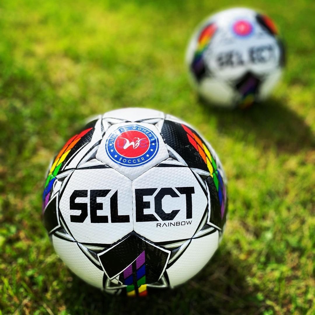 The beautiful game is for everyone. Celebrating diversity, courage and resilience. #PrideMonth

⚽️ 🏳️‍🌈🏳️‍⚧️ <a href="/select_america/">Select Sport America</a>