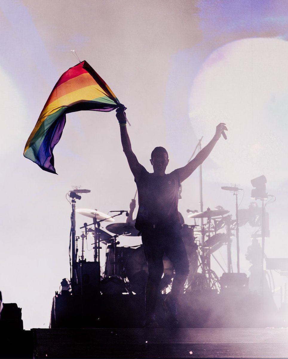 coldplayxtra's tweet photo. Happy Pride Month 🏳️‍⚧️ 🏳️‍🌈 https://t.co/FJqWv6Wzbv