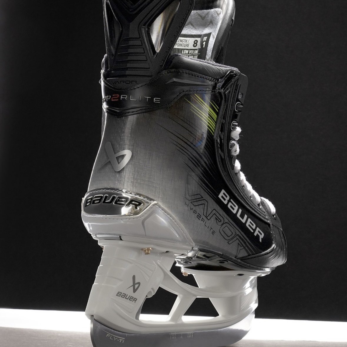 cyclonetaylor's tweet photo. 1st look at the Bauer Vapor #Hyperlite2 skates -> available June 30th! Thoughts? 👀 🔥
#hyp2rlite #vaporhyp2rlite #mybauer #vaporhyperlite2 https://t.co/b0yeOXhrZt