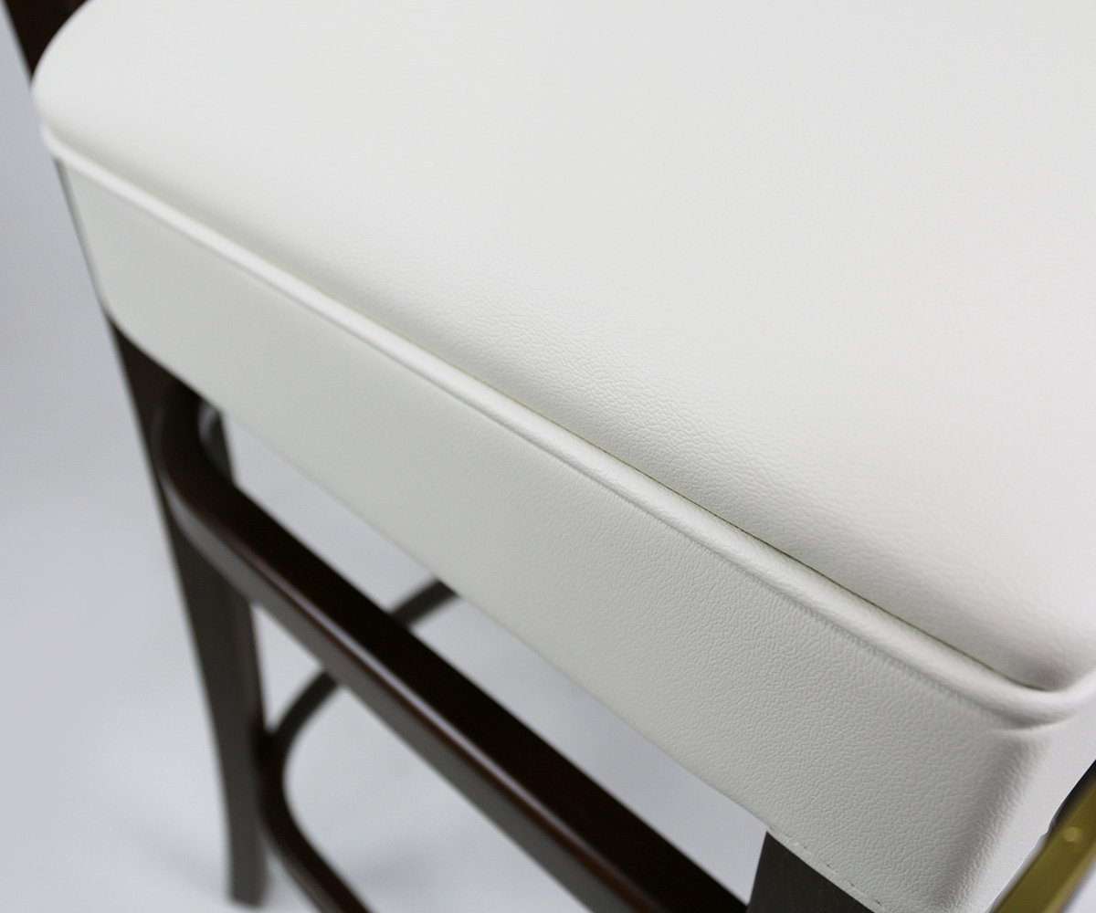 White upholstery paired with our rich ebonized walnut UV finish is a pure example of simplistic elegance. 

#garproducts #furniture #modernfurniture #indoorfurniture #commercialfurniture #hospitality #hospitalityfurniture #quality #craftsmanship #interiordesign #upholstery