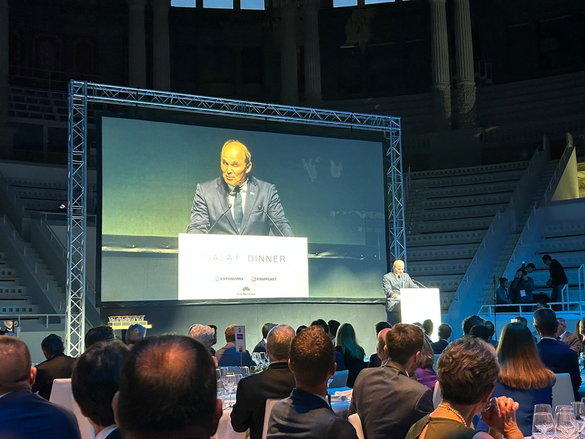 QUIMACOVA's tweet photo. ✨ Este miercoles asistimos a la cena de gala de @expoquimia como #SilverSponsors. En el evento tuvimos ocasión de compartir experiencias con algunos de los líderes empresariales del sector químico español.
#NetworkingQUIMACOVA #LaQuímicaNosUne https://t.co/QlEIt6bVRB