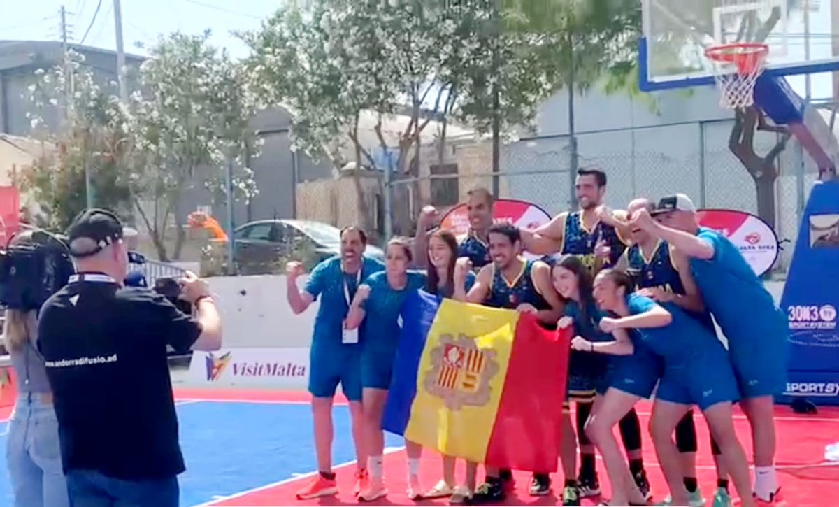 Les seleccions de 3x3 femenina i masculina guanyen plata i bronze als Jocs dels Petits Estats de Malta 2023. Orgullosos de vosaltres!