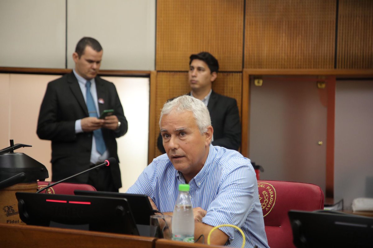 #Punto1 Inicia el análisis del orden del día, en estudio el proyecto de Ley “De Reforma y Modernización de la Policía Nacional”, se pone a votación nominal el estudio por capítulos, mocionado por el senador <a href="/fidelzavalapy/">Fidel Zavala</a>.