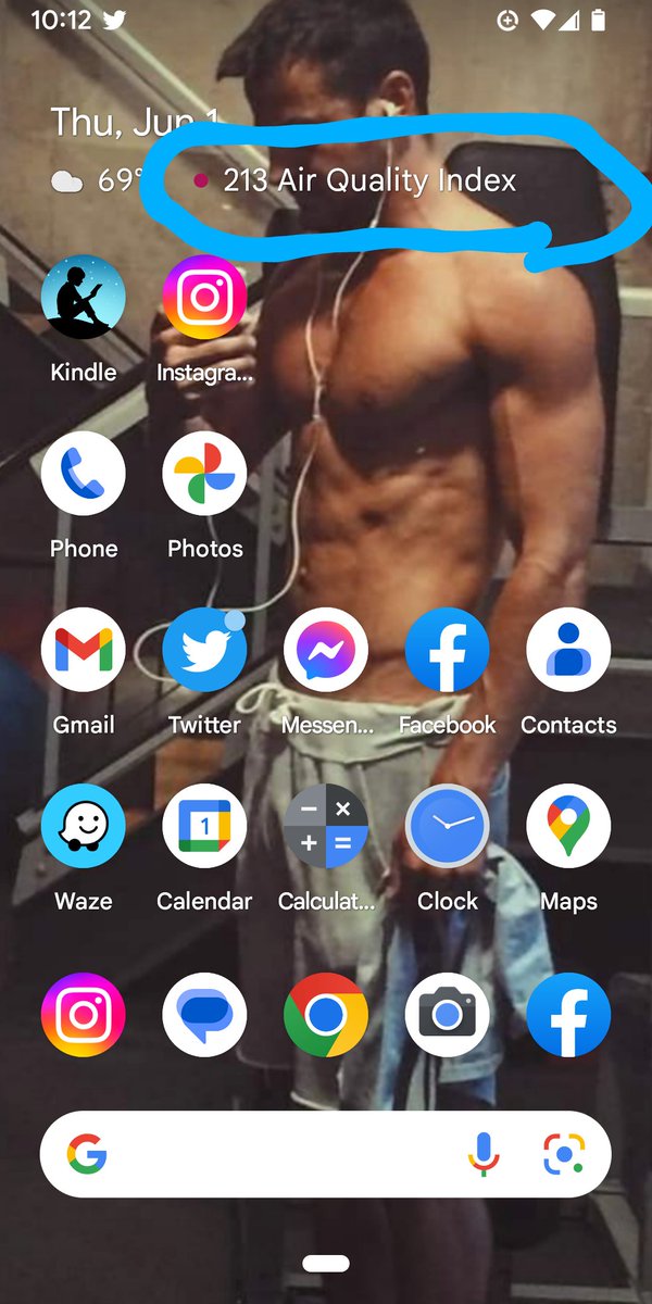 tawrightDE's tweet photo. This is a first. Never saw this alert show up on my phone before.  Today is pretty grey and smells smokey for sure here in Southern Delaware. Just ignore the thirst trap on my phone background. Let's just say it's always a conversation starter.😉 https://t.co/KuTxe3W0CR