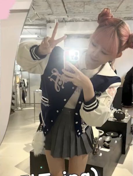 ivepics_'s tweet photo. so there's this cutie... https://t.co/u3PGDEhLMa