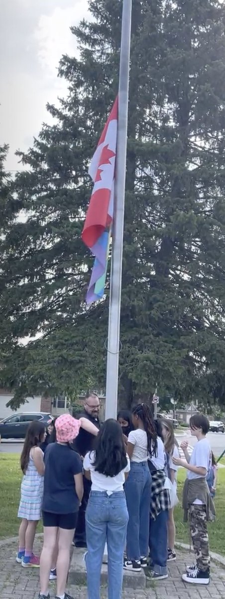 The @TDSB_DavisJPS GSA students raised the Pride Flag to celebrate our 2SLGBTQIA+ community. @WGDavisKinder #PrideTDSB 'In diversity there is beauty and strength.' We stand together against homophobia and transphobia. @tdsb
