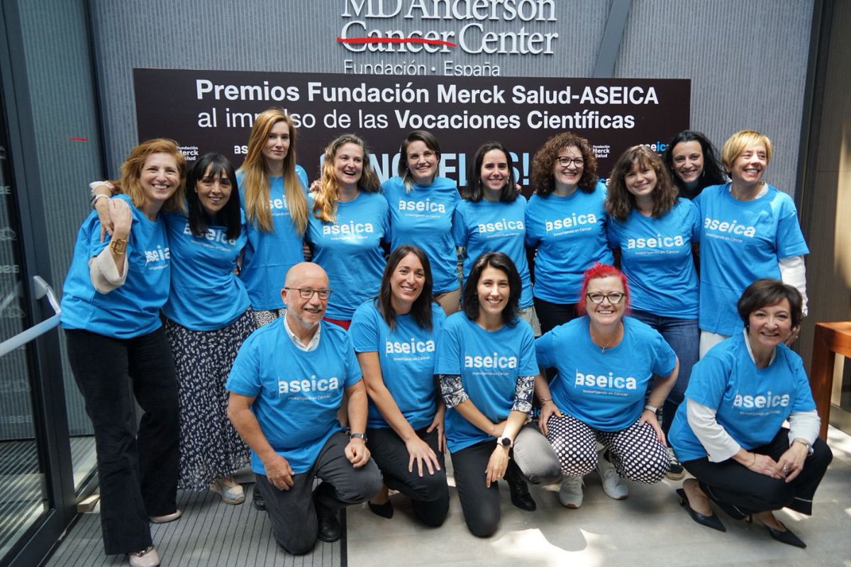 LopezCerda_'s tweet photo. Muy contenta por recibir uno de los #PremiosCONOCELAS de la @fundmercksalud - @ASEICAnews al impulso de las vocaciones científicas. 

Nos vemos en la próxima edición! 🕵️🕵️ https://t.co/1hKCpdc9Cn