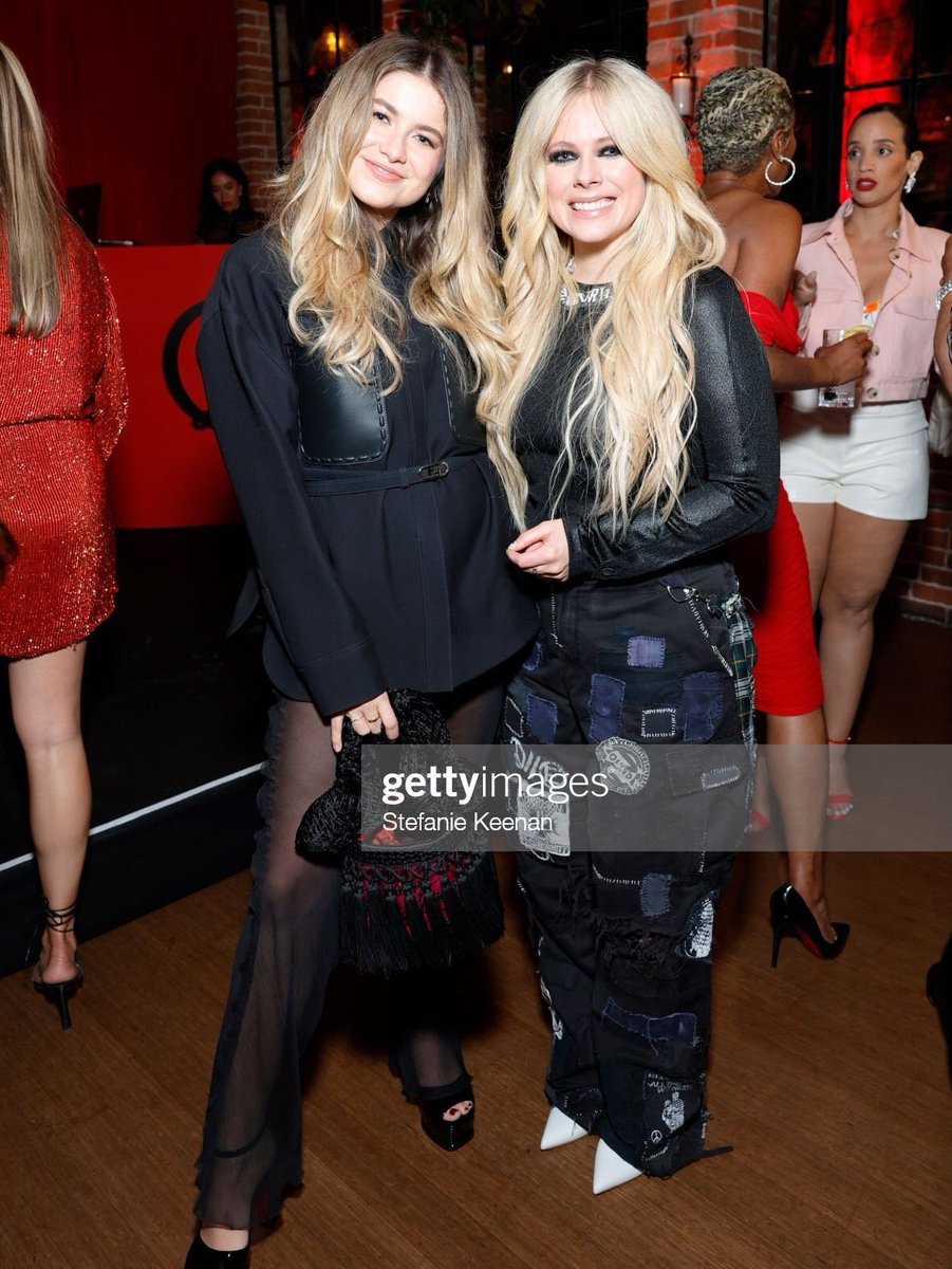 Canon Soulmates🖤🧡 on Twitter: "RT @AvrilNewsFans: 📸 | Avril Lavigne and