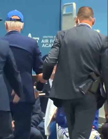 Expose Them on Twitter: "Secret service was locked and loaded, ready to end the threat."