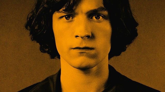 tomhaccess's tweet photo. Tom Holland como Danny em "The Crowded Room". https://t.co/SWaNU1CRGb
