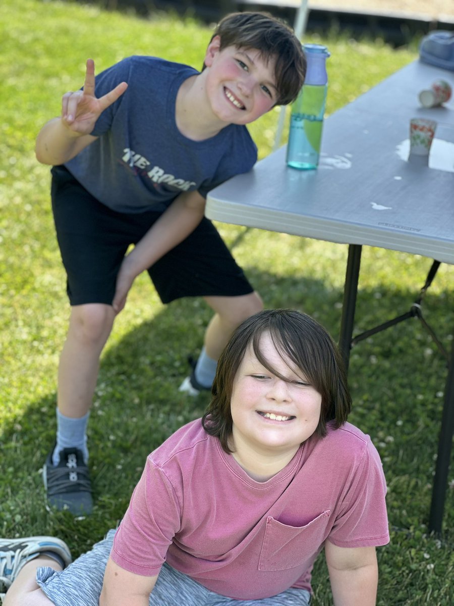 LCPSMrsE's tweet photo. Field Day Fun with friends ☀️ @RoundHillES https://t.co/dwTzEfGnzU