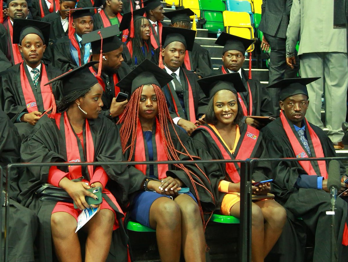 Ikibazo cyamatsiko 
Hari umukobwa ushobora kurangiza university akiri isugi 🤷🤷