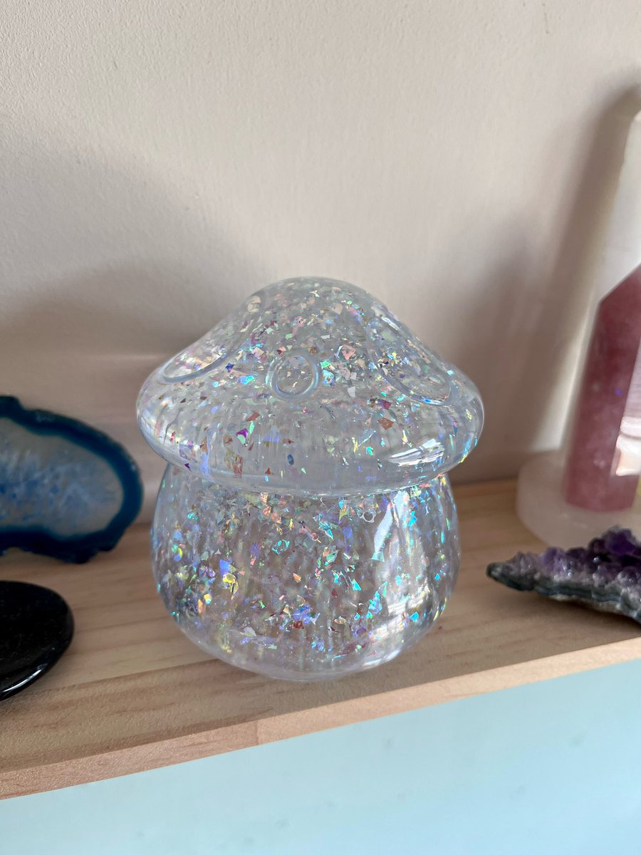 🍄This adorable mushroom storage pot is now available on my shop!🍄

Use code WELCOME10 for 10% off your entire order!

We provide worldwide shipping 🌏

Shop now👇🏻
lemoncowcraft.bigcartel.com/products