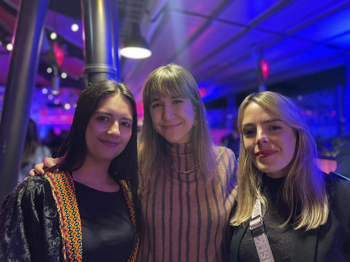 Por más mujeres cracks trabajando en tecnología y datos. Recuerdo de #SCEBOG23 con mis argentinas preferidas <a href="/delosmechi/">Mercedes de los Santos</a> de <a href="/opendatacharter/">Open Data Charter</a> y <a href="/AModLau/">Lau Alvarez Modernel</a> de <a href="/AWS_Gov/">AWS for Government</a> 🫶🏾