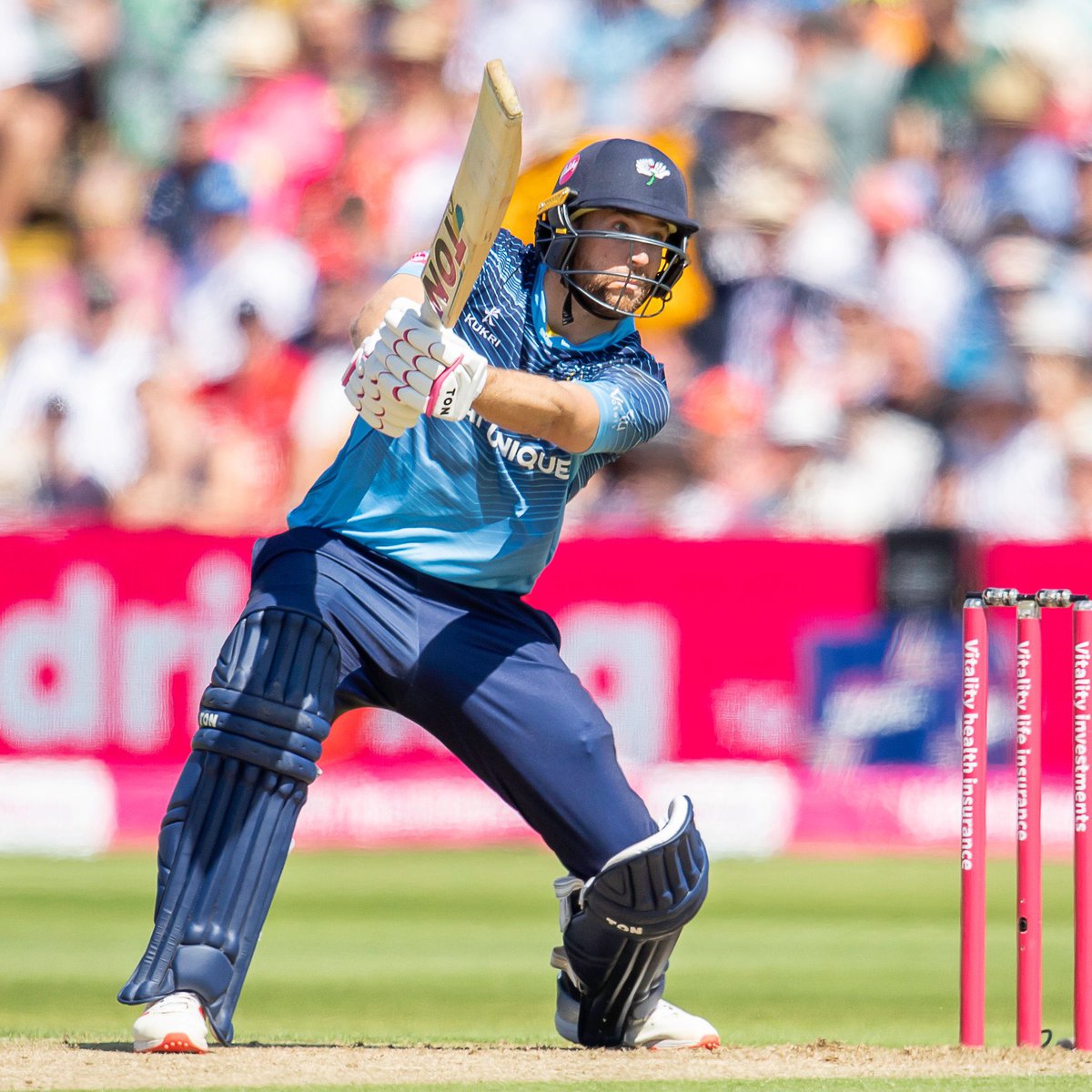 83 from @dmalan29 helps @YorkshireCCC set 195/6 in the #T20Blast Roses match. Now it’s over to a @lancscricket batting lineup including @josbuttler, @liaml4893 & @PhilSalt1. bbc.co.uk/sport/live/cri… #bbccricket