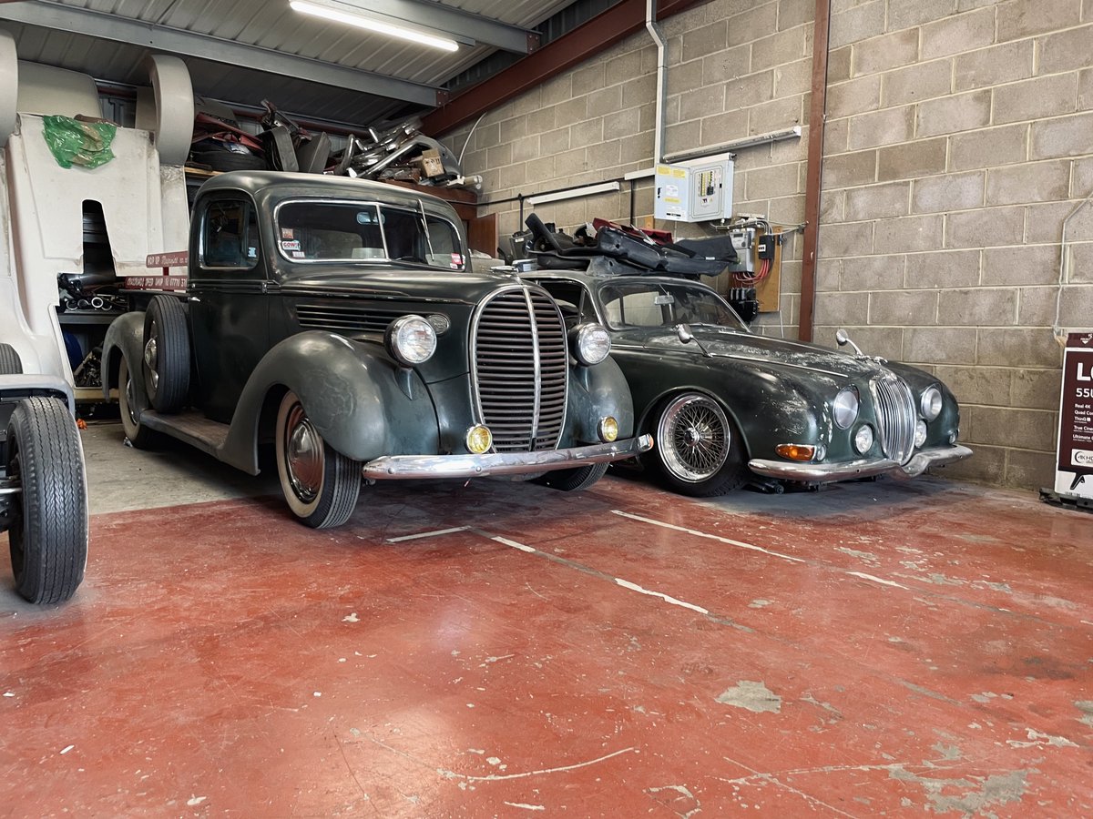 Pipey_McGraw's tweet photo. Parts hauler and a parts shelve #38ford #jaguarstype #muttleyracing #coltechclassics https://t.co/CaR9urgakh