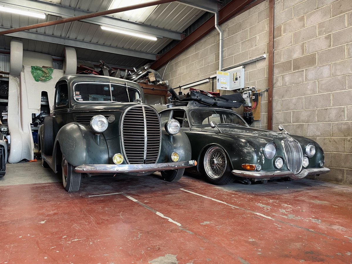 Pipey_McGraw's tweet photo. Parts hauler and a parts shelve #38ford #jaguarstype #muttleyracing #coltechclassics https://t.co/CaR9urgakh