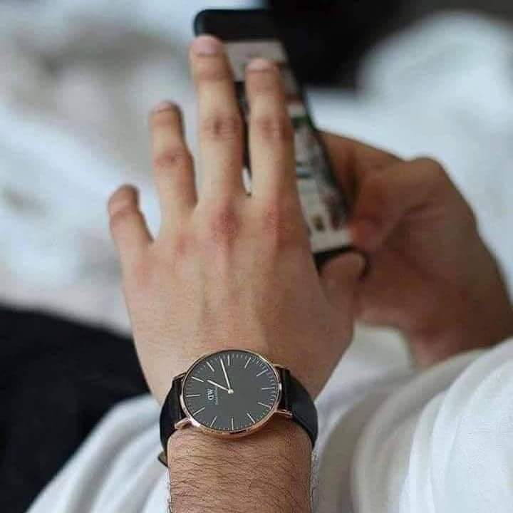 iamdrarmaan's tweet photo. پھر ایک وقت آتا ہے جب آپکے من پسند لوگ آپکی زندگی سے جانا شروع کرتےہیں آپ چاہتےہوئےبھی انہیں اپنے پاس رہنے کو مجبور نہیں کرسکتے، اور ایک سیاہ گہری خاموشی کی چادر اوڑھ لیتےہیں۔ وقت گزرتا جاتا ہے دھیرےدھیرے رشتوں پر سے آپکا اعتماد اٹھ جاتا ہے۔ اس دنیا میں ہر تعلق کا اختتام جدائی ہے https://t.co/Oc1LZbtcaX