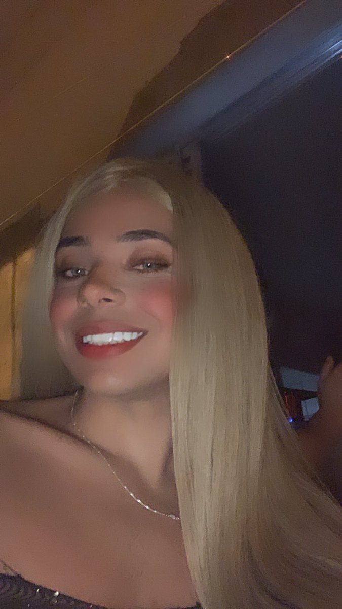 collineakelly's tweet photo. ooiiie bb me fala o que você tá fazendo agora 😏😏😏😏 
.
. https://t.co/KjXmEYBh4W