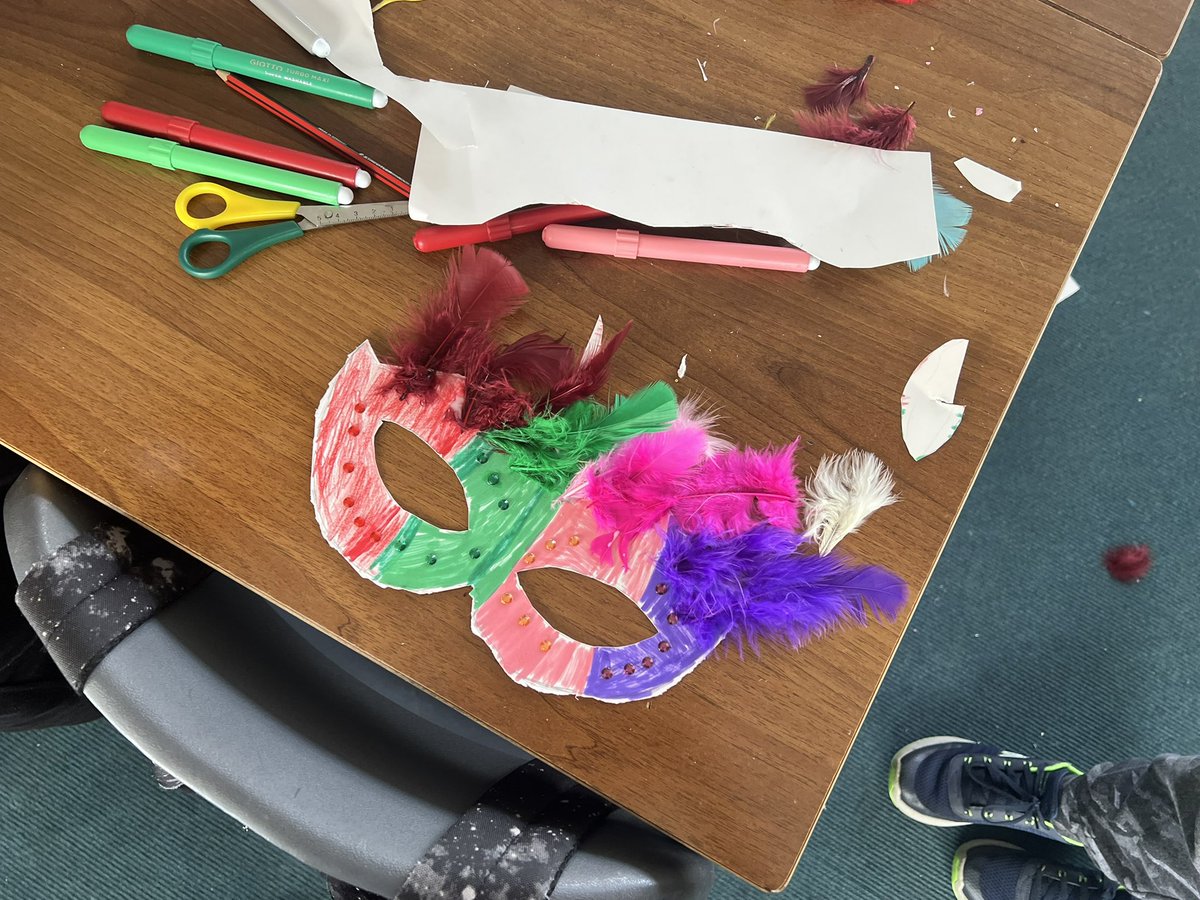 Our focus country for our Red Illustrated project is Brazil! Today we researched some of the tribes in the Amazon rainforest then learned all about Carnival and designed our own Brazilian Carnival masks 🌳🎭