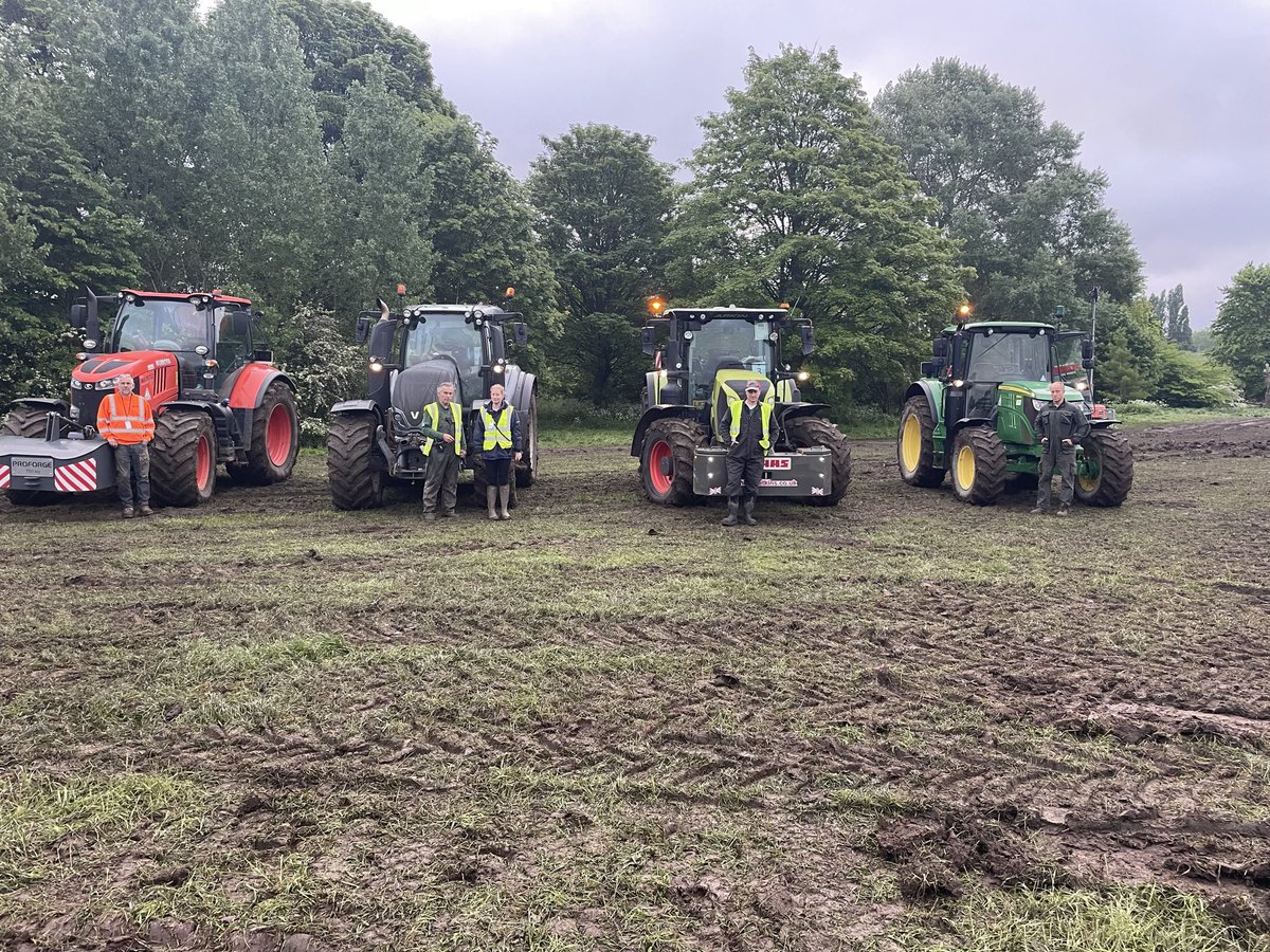 RaynerIzzy's tweet image. Royal Windsor Horse Show and Royal Windsor Endurance @windsorhorse is my favourite week of the year, and it was great to be part of the team putting it on! #RWHS #groundteam #tractors #wetweather