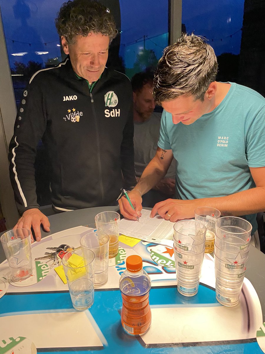 hvb8heerenveen's tweet photo. #BREAKINGNEWS Nieuwe speler @rolfhaaze heeft gisteravond na de training #getekend 👌 Welkom Rolf en heel veel #succes en #plezier bij ons #team 💪⚽️ @GreensportN @HertzHeerenveen #BarOase #SmitStaal @vvHvB @hvb10heerenveen https://t.co/F3Ae1x2AJE