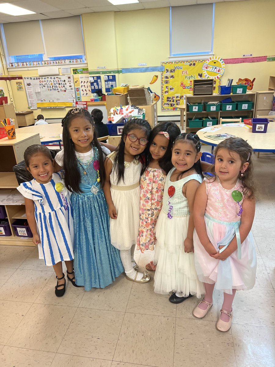 MrsAshleyPreK's tweet photo. 👩‍🎓 🎊 Congratulations to @FBCRedBank Preschool Class of 2023! 👨‍🎓 🎊  @RedBankPreK @DreamBigRB @RedBankSup https://t.co/YtGlrqVnSo